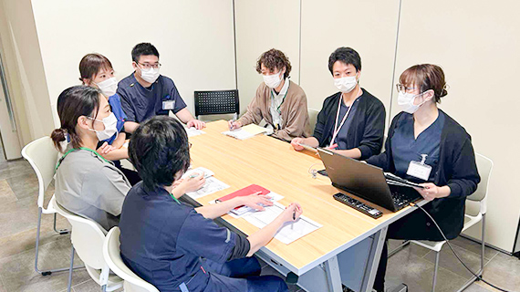 多職種カンファレンスの実施